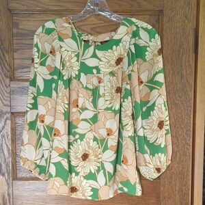 DR2 Floral Flowy Top Rear V Neck Size Women's S